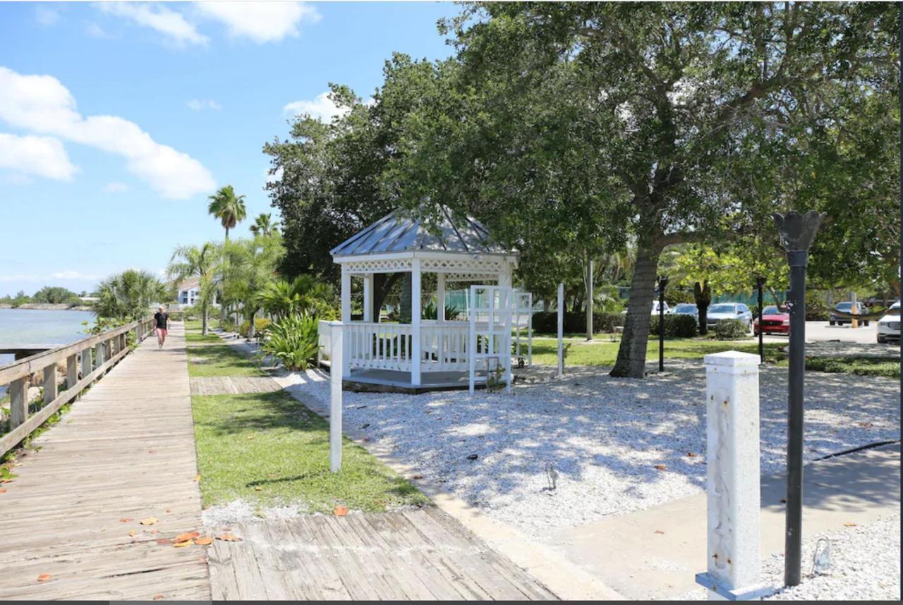 Beautiful New Luxury Townhome With Private Beach And Swimming Pools ラスキン エクステリア 写真