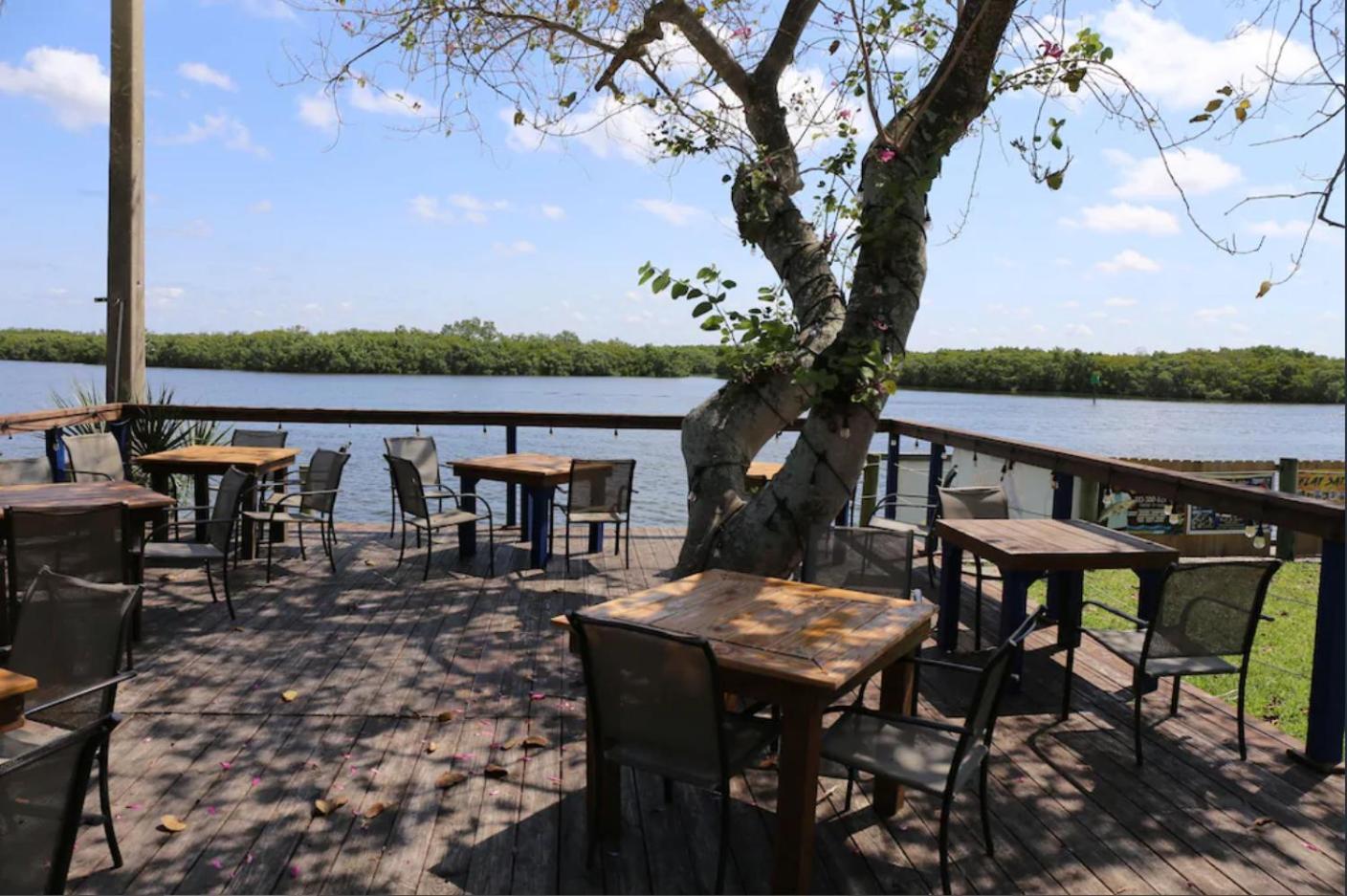 Beautiful New Luxury Townhome With Private Beach And Swimming Pools ラスキン エクステリア 写真
